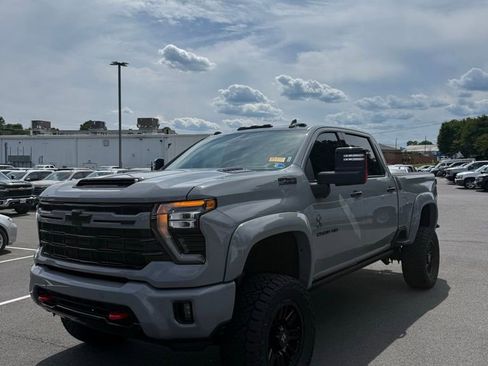 Used 2024 Chevrolet Silverado 2500 LTZ w/ LTZ Plus Package AWD/4WD image 3