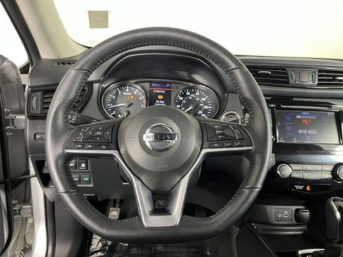 Used 2020 Nissan Rogue SV image 23