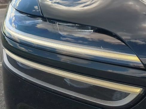 Used 2025 Genesis GV70 2.5T AWD/4WD image 8
