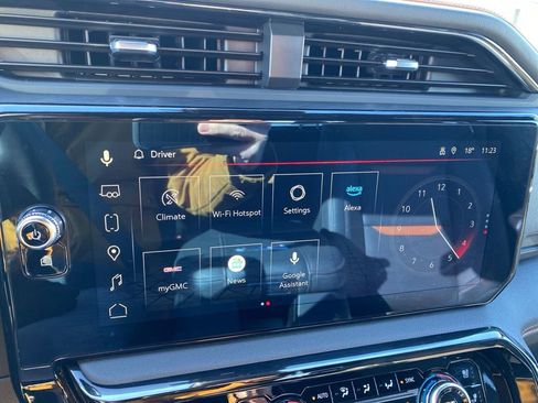 Used 2025 GMC Sierra 2500 AT4 image 22