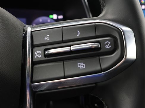 Used 2024 GMC Canyon Elevation w/ Elevation Premium Package AWD/4WD image 15