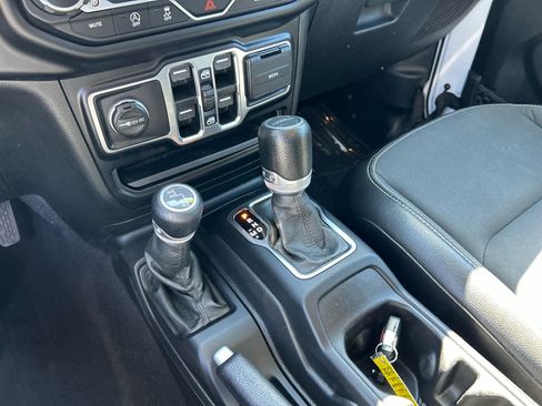 Used 2021 Jeep Gladiator Sport image 41