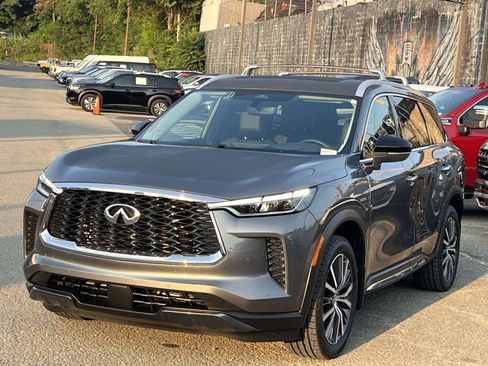 Used 2023 INFINITI QX60 Sensory w/ Vision Package AWD/4WD image 3