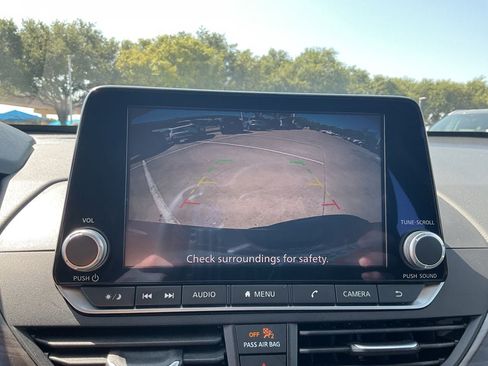 Used 2025 Nissan Altima 2.5 SV FWD image 32