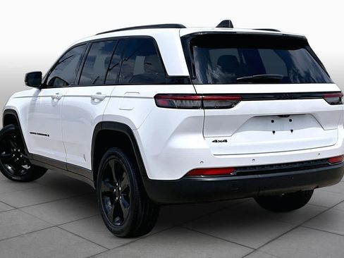 Used 2023 Jeep Grand Cherokee Altitude AWD/4WD image 12