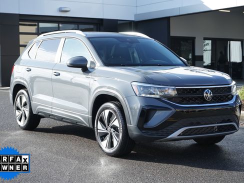Used 2024 Volkswagen Taos SE image 1