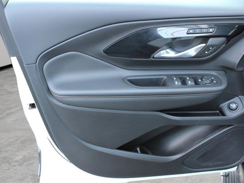 Used 2024 GMC Terrain AT4 image 19