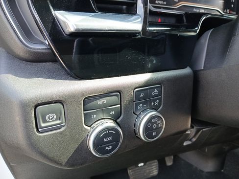 Used 2025 GMC Sierra 1500 SLT AWD/4WD image 12