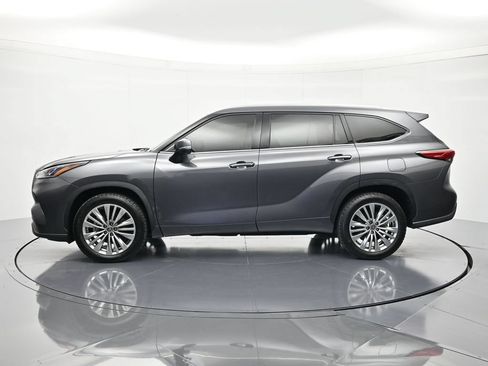 Used 2023 Toyota Highlander Platinum FWD image 8