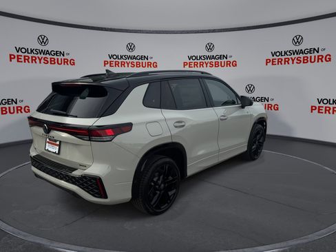 New 2026 Volkswagen Tiguan SE R-Line image 8