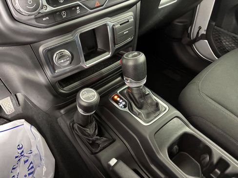 Used 2022 Jeep Wrangler Unlimited Sport AWD/4WD image 38