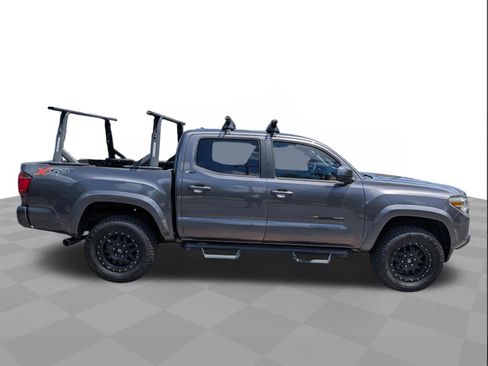 Used 2018 Toyota Tacoma SR5 RWD image 3