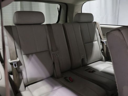 Used 2009 Chevrolet Suburban LT AWD/4WD image 23