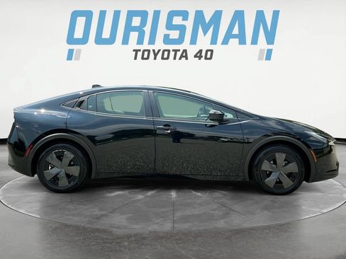 Used 2024 Toyota Prius LE FWD image 8