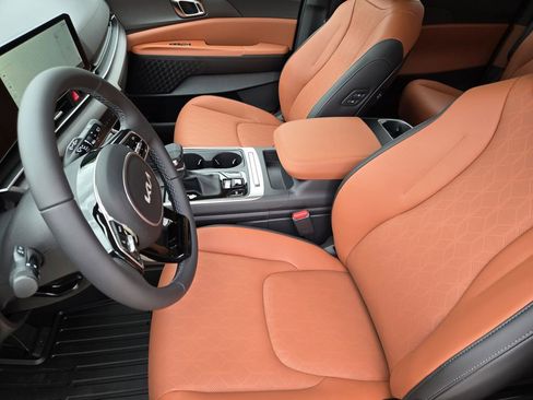 New 2026 Kia Carnival EX FWD image 10