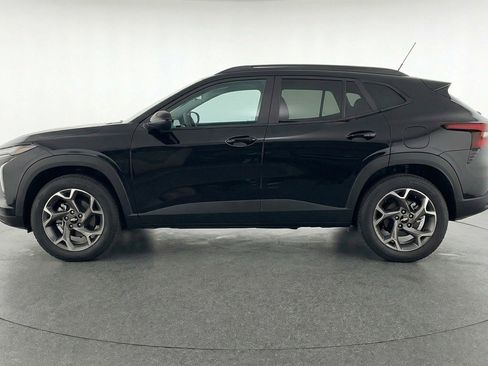 Used 2025 Chevrolet Trax LT image 5