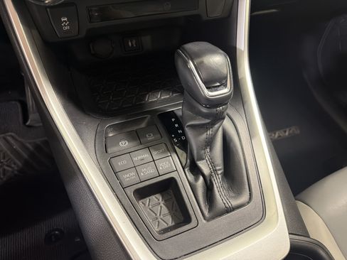 Used 2019 Toyota RAV4 XLE Premium AWD/4WD image 14