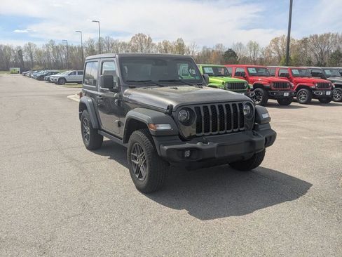 Used 2024 Jeep Wrangler Sport AWD/4WD image 7