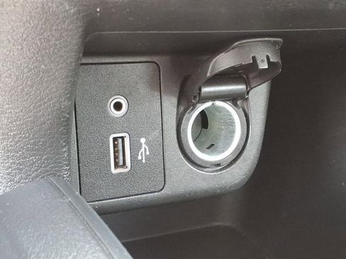 Used 2021 Nissan Versa SV FWD image 17