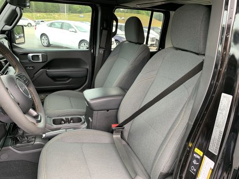 Used 2024 Jeep Wrangler Unlimited w/ Convenience Group AWD/4WD image 14
