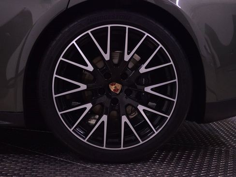Certified 2025 Porsche Panamera 4 image 12