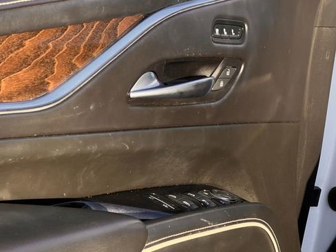 Used 2022 Cadillac Escalade Sport Platinum w/ LPO, ONYX Package image 22