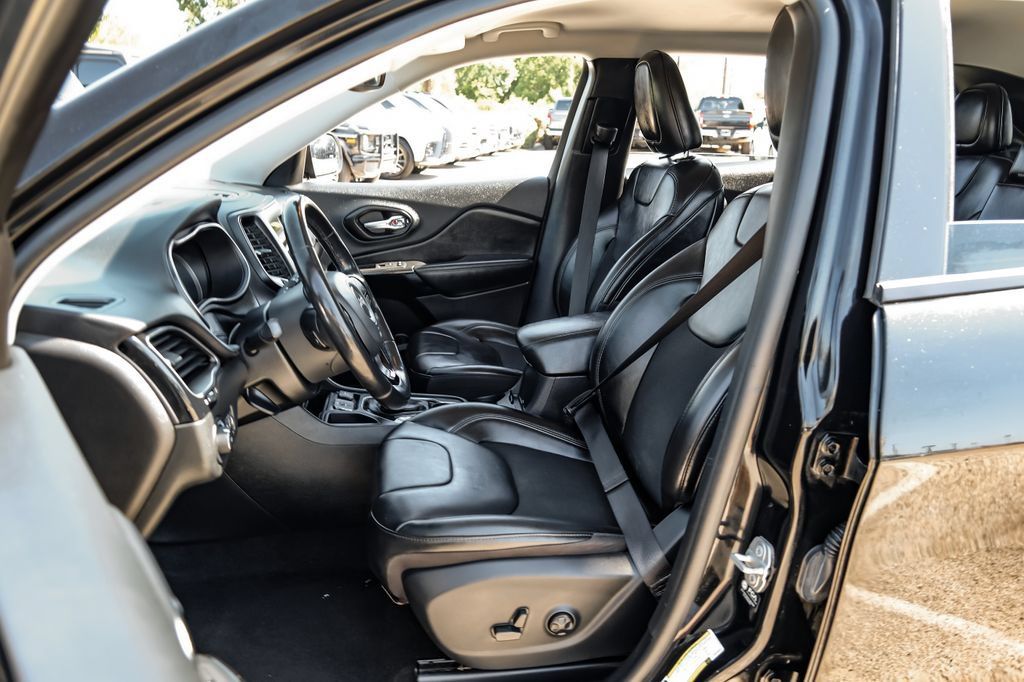 Used 2021 Jeep Cherokee Latitude Plus FWD image 32