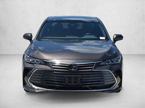 Used 2020 Toyota Avalon XLE w/ Moonroof Package FWD image 2