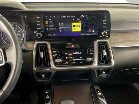 Used 2023 Kia Sorento S AWD/4WD image 9