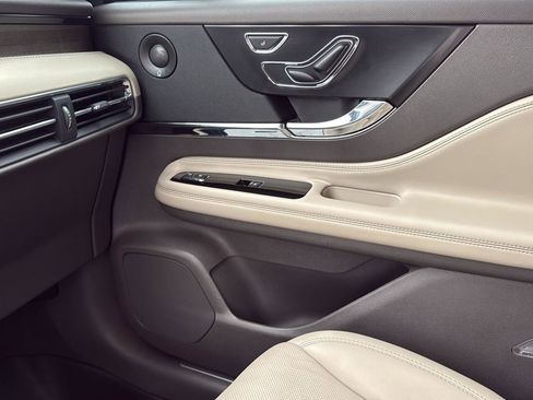Used 2023 Lincoln Corsair Reserve image 22