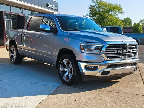 Used 2023 RAM 1500 Laramie AWD/4WD image 3