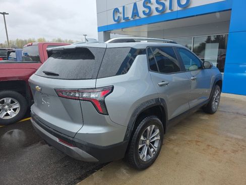 Used 2025 Chevrolet Equinox LT w/ Convenience Package II AWD/4WD image 3