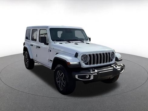 Used 2025 Jeep Wrangler Unlimited Sahara AWD/4WD image 3