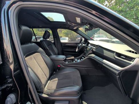 Certified 2023 Jeep Grand Cherokee Altitude AWD/4WD image 15