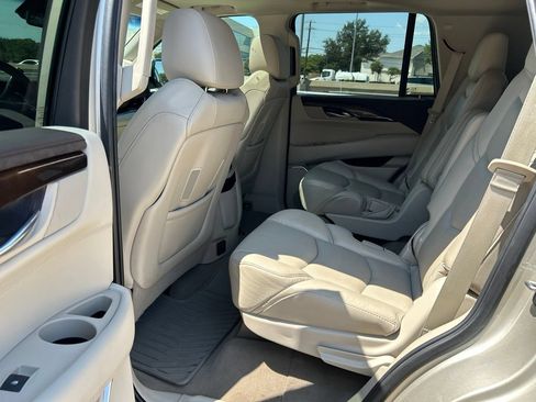 Used 2017 Cadillac Escalade Premium Luxury AWD/4WD image 16