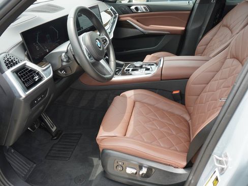 Used 2025 BMW X5 xDrive40i w/ M Sport Package AWD/4WD image 13