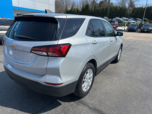 Used 2022 Chevrolet Equinox LS w/ LS Convenience Package image 8