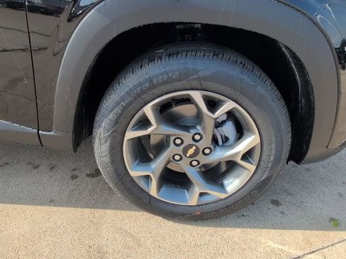 New 2026 Chevrolet Trax LT w/ LT Convenience Package FWD image 3