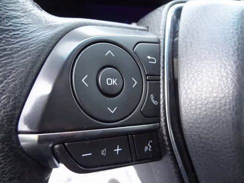 Used 2022 Toyota Avalon XLE image 11