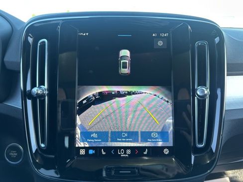 Used 2024 Volvo XC40 B5 Core image 39