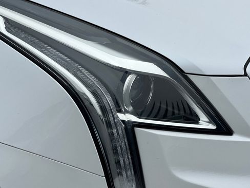 Used 2018 Cadillac XT5 Luxury w/ Driver Awareness Package image 11