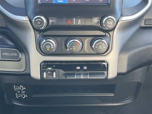 Used 2024 RAM 3500 Big Horn image 17