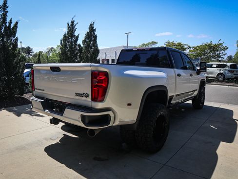 Used 2025 Chevrolet Silverado 3500 High Country w/ Technology Package image 11