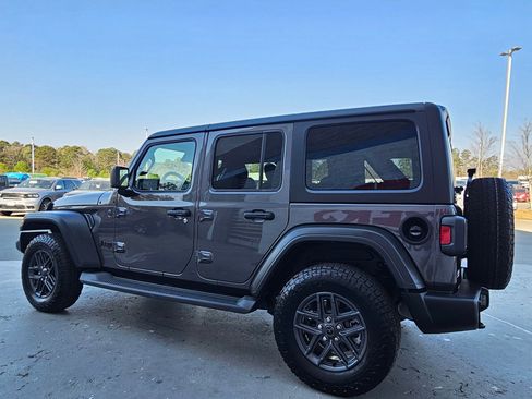 Used 2025 Jeep Wrangler Sport S image 5
