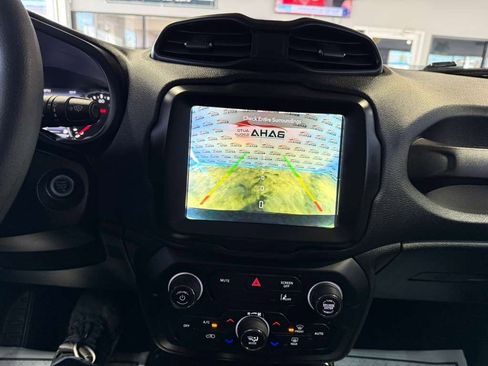 Used 2023 Jeep Renegade Latitude image 17