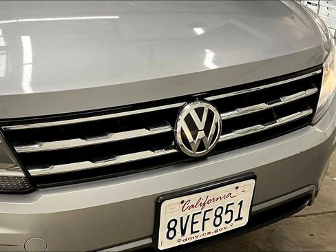 Used 2021 Volkswagen Tiguan SE image 31