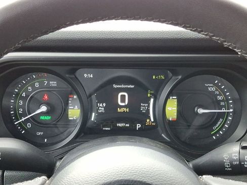 Used 2025 Jeep Wrangler Willys image 17