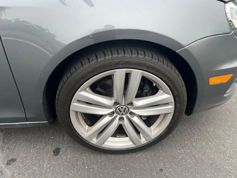 Used 2015 Volkswagen Eos Executive image 8