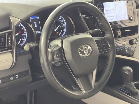 Used 2022 Toyota Camry SE FWD image 13