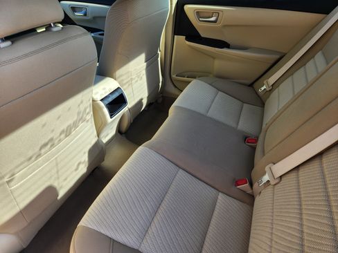 Used 2015 Toyota Camry LE image 30